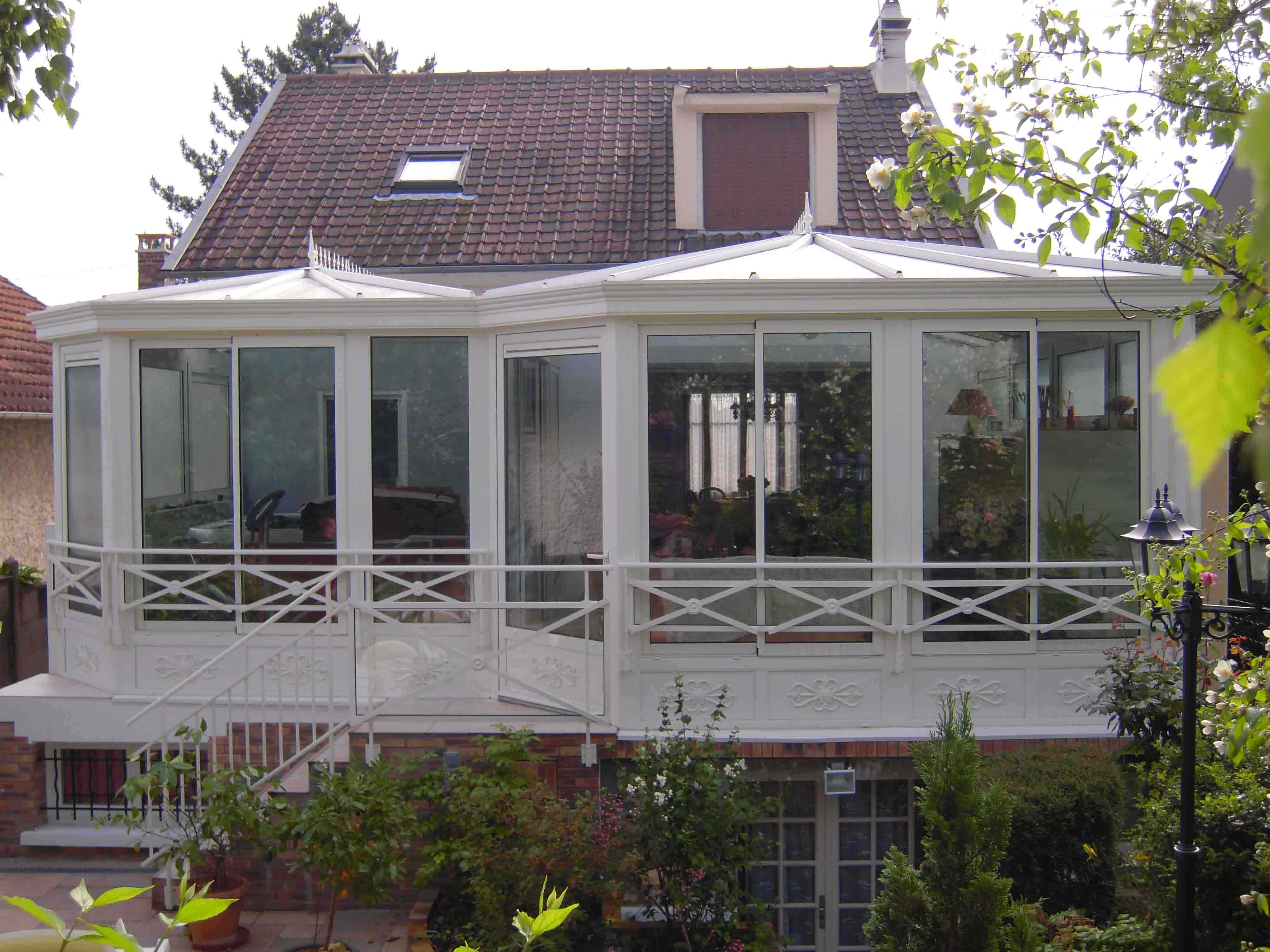 double véranda blanche
